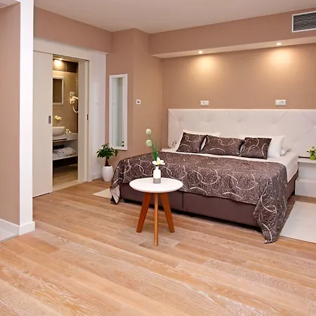 Boutique Telenta فندق فيلا لوكا