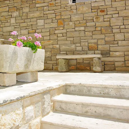 Boutique Telenta فندق فيلا لوكا